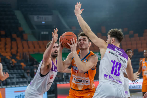 防守似乎存 防守似乎存